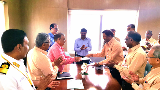 आकाश अस्‍त्र प्रणाली भारतीय थल-सेना को सौंपी गयी.