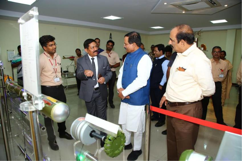 माननीय रक्षा राज्य मंत्री ने BDL 2019 का दौरा किया