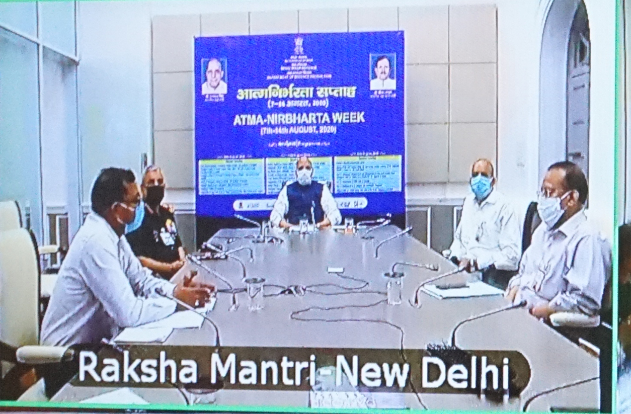 माननीय रक्षा मंत्री द्वारा बीडीएल से तैयार की गयी देशीकृत उत्पादों का प्रमोचन किया गया|