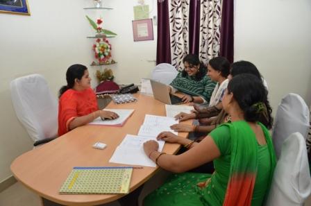 संपादकीय टीम की छवि 1